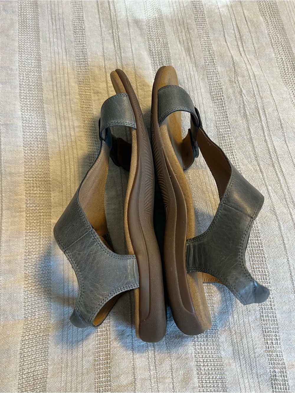 Taos: The Show Sandal - Steel, size 9 EUC - Picture 5 of 10